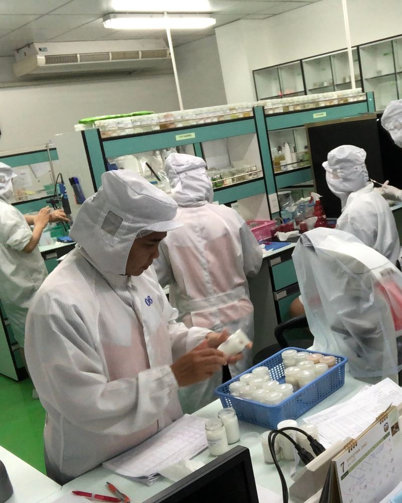 ห้องแล็บ R&D — ทีมพัฒนาสูตร
